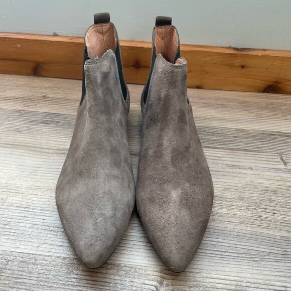 Madewell Gray Suede Nico Chelsea Boot - size 8 - Picture 3 of 10